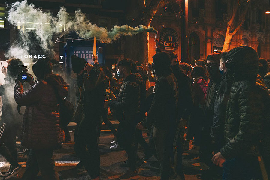 Manifestación, fotografían sus DNI